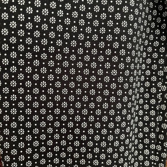 Old Navy black/white floral Pixie mid rise pants, size 4 Regular - Picture 5 of 7